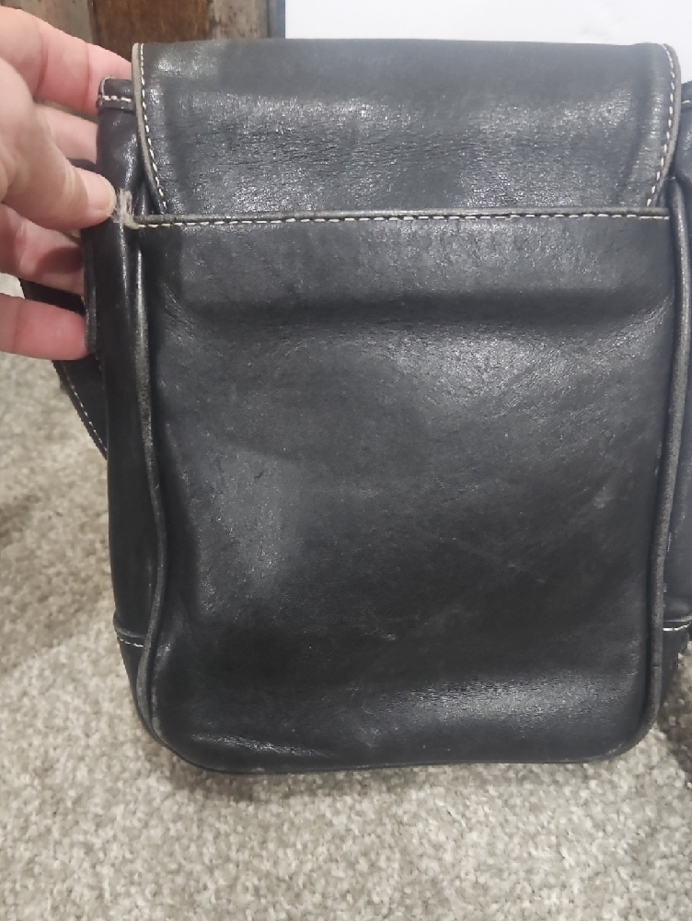 Vintage Coach Black Leather Crossbody Bag with Contrast Stitching - Picture 8 of 13